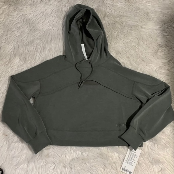 lululemon get centered crop hoodie